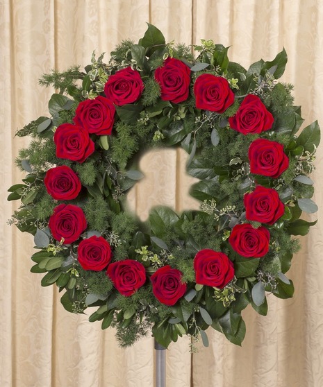 RED ROSE WREATH